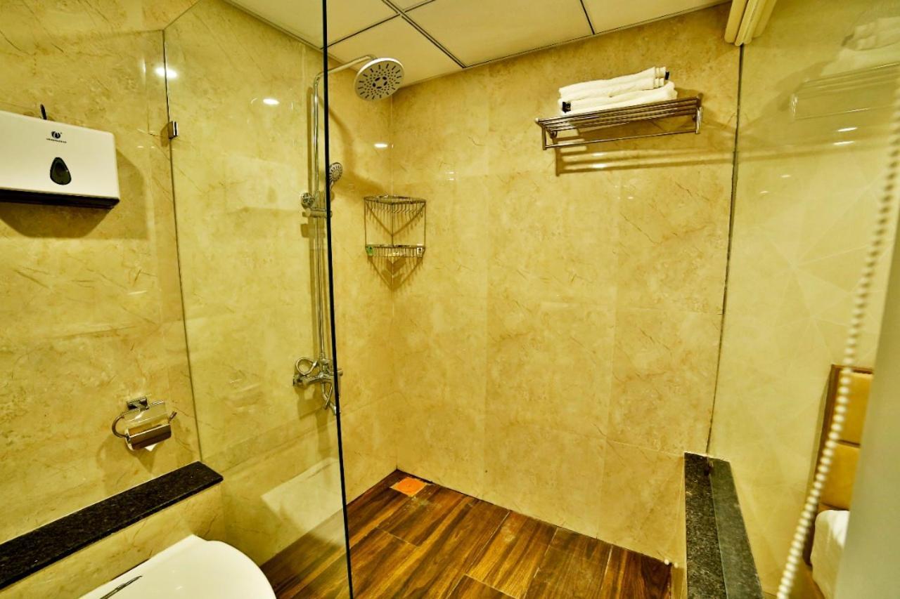 Hotel Kings Heritage Surat Esterno foto