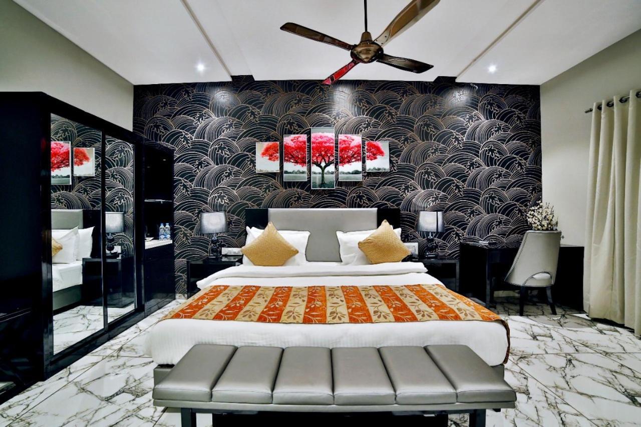 Hotel Kings Heritage Surat Esterno foto
