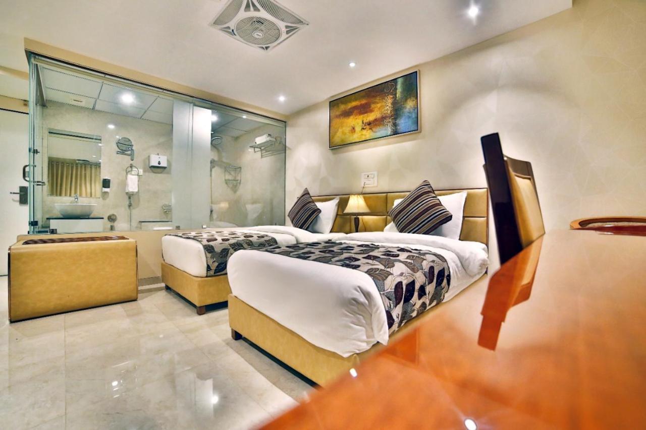 Hotel Kings Heritage Surat Esterno foto