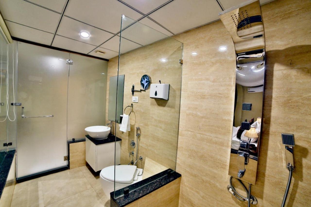 Hotel Kings Heritage Surat Esterno foto