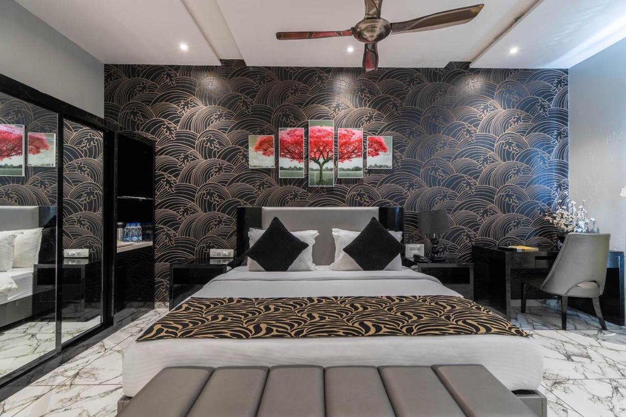 Hotel Kings Heritage Surat Esterno foto