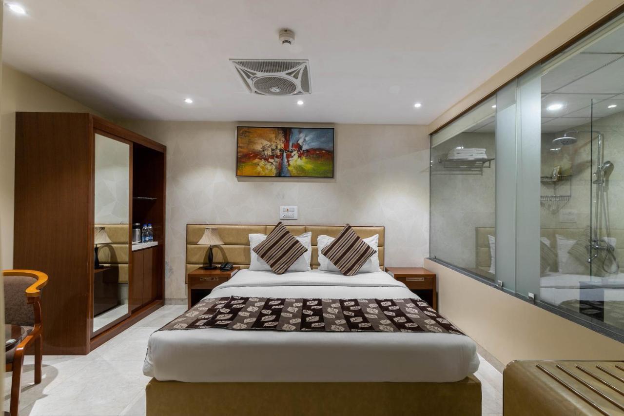 Hotel Kings Heritage Surat Esterno foto