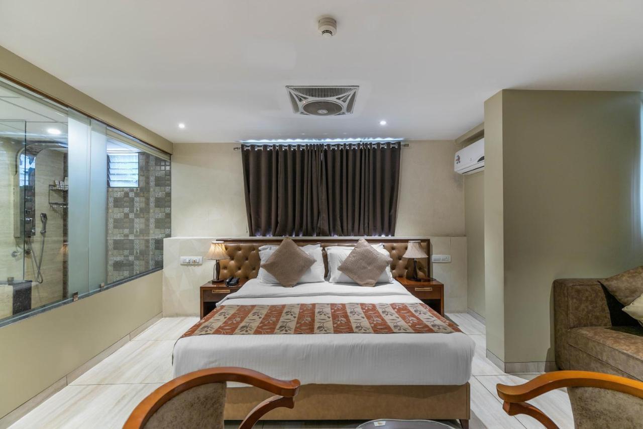 Hotel Kings Heritage Surat Esterno foto