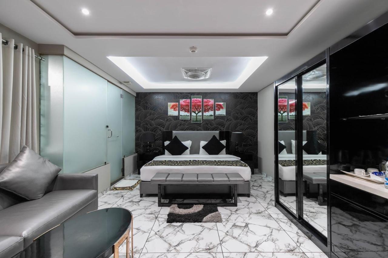 Hotel Kings Heritage Surat Esterno foto